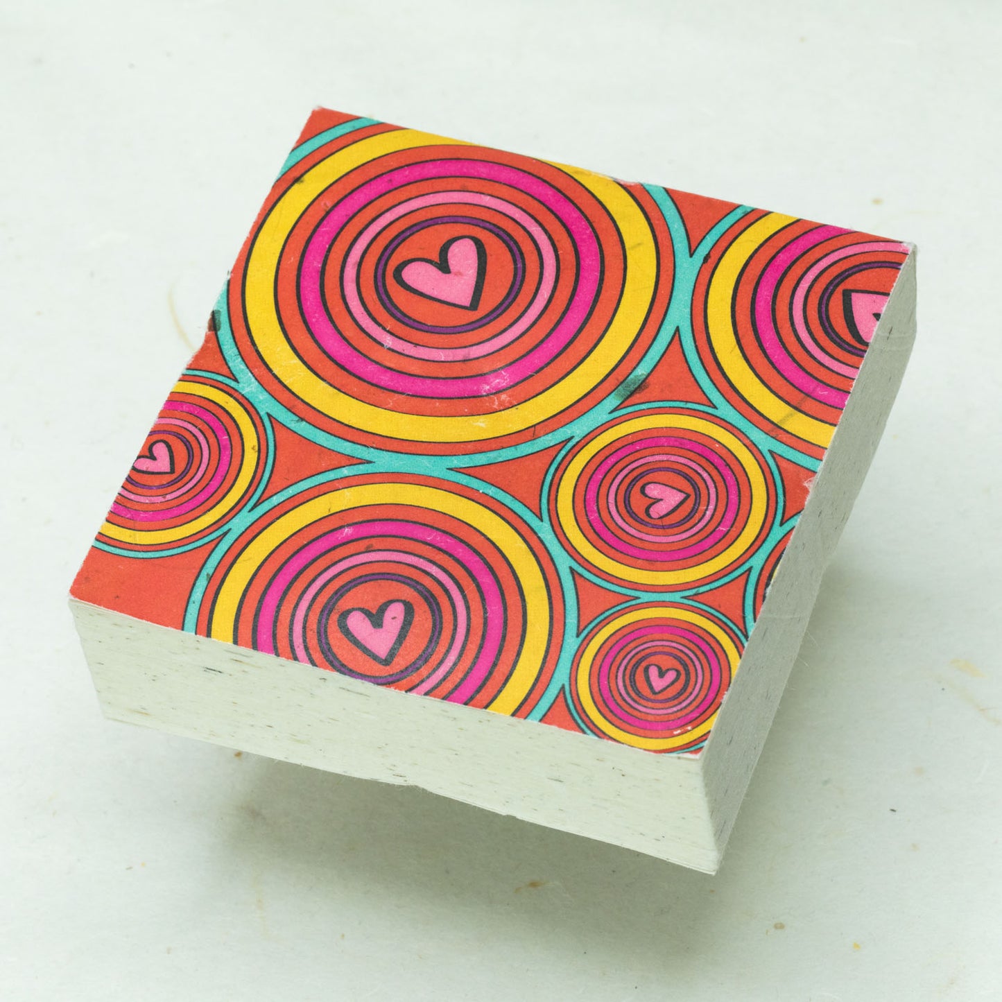 sustainable products - heart eco-friendly scratch pads round design - front (solo)